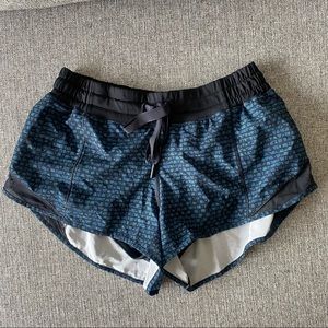 RARE Lululemon Hotty Hot Shorts 2.5” sz 6 teal EUC